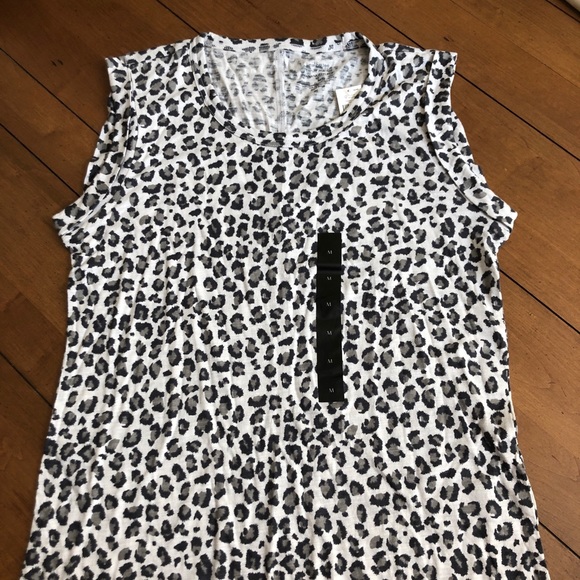 Banana Republic Tops - NWT Banana Republic Malibu animal print Tee sz M